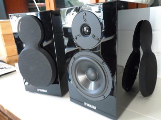 YAMAHA NS-BP300 in Piano Black