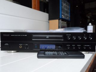 TEAC CD-P1260 CD / MP3 Compact Disc Player