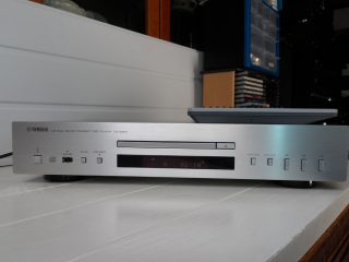 YAMAHA CD-S300 Compact Disc Player + Remote - silver