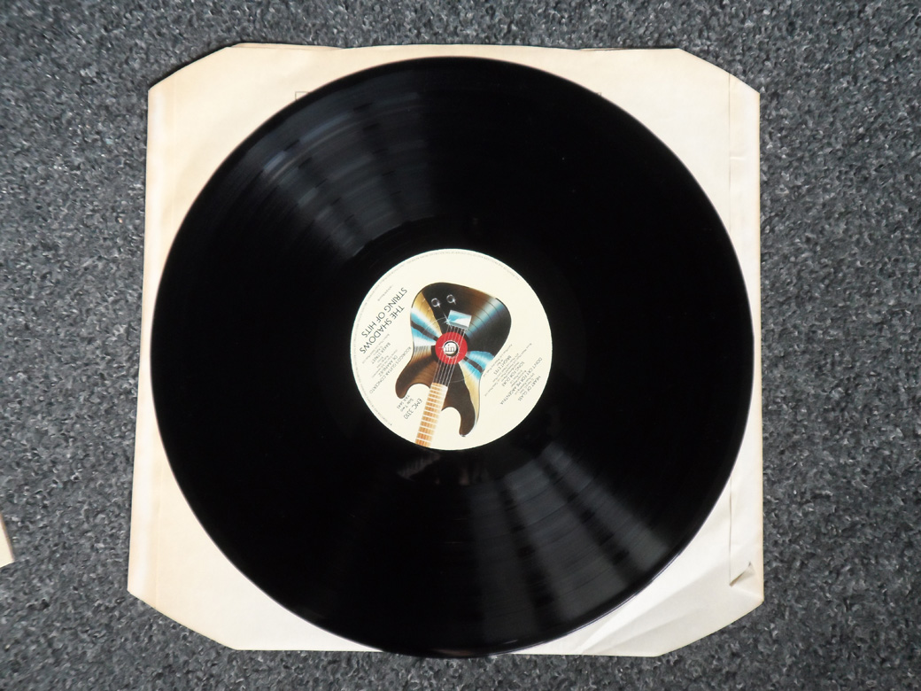 SHADOWS 20 Golden Greats & String of Hits - Image 5