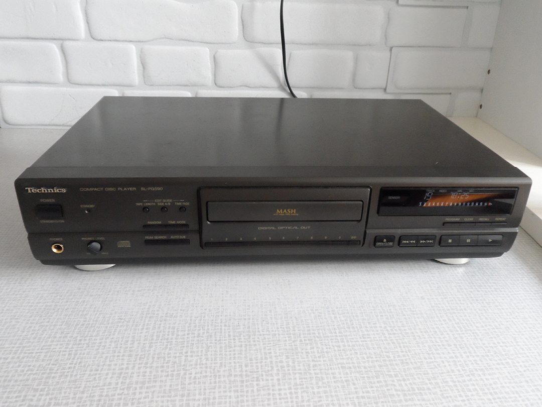 TECHNICS SL-PG490 CD Player