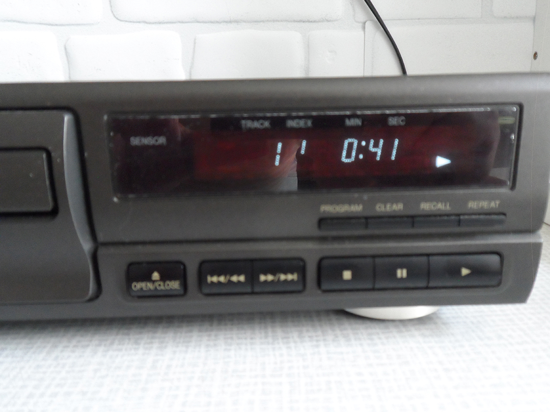 TECHNICS SL-PG490 CD Player - Image 2