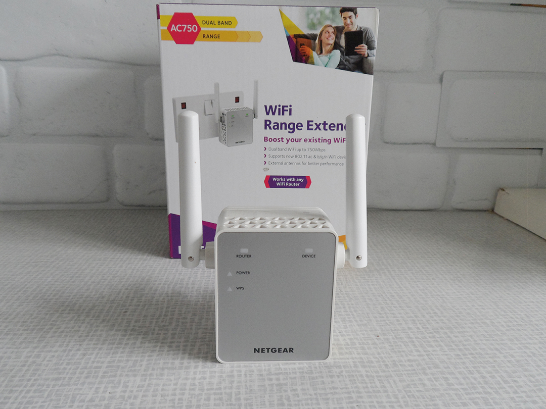NETGEAR WiFi Range Extender - boost your existing WiFi AC750 Dual Band (EX3700)