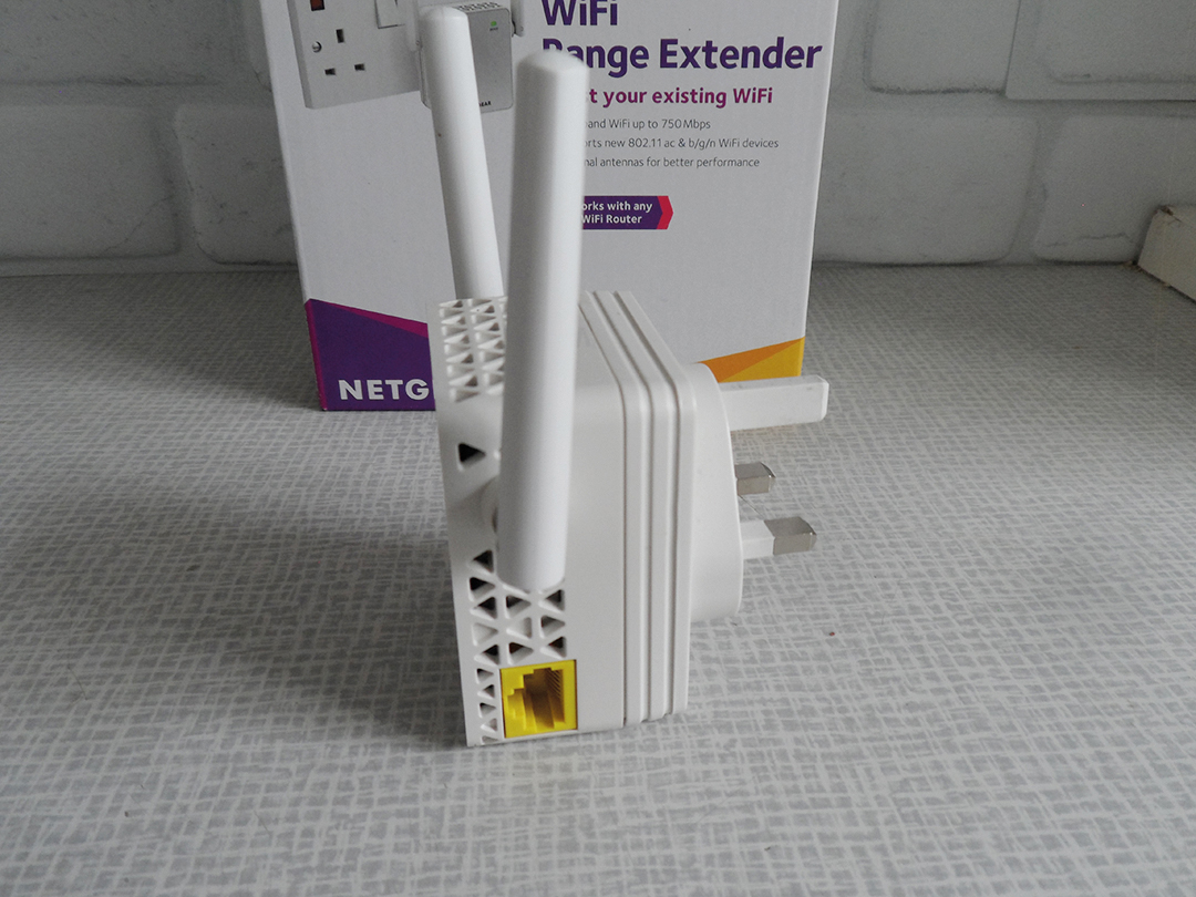 NETGEAR WiFi Range Extender - boost your existing WiFi AC750 Dual Band (EX3700) - Image 2