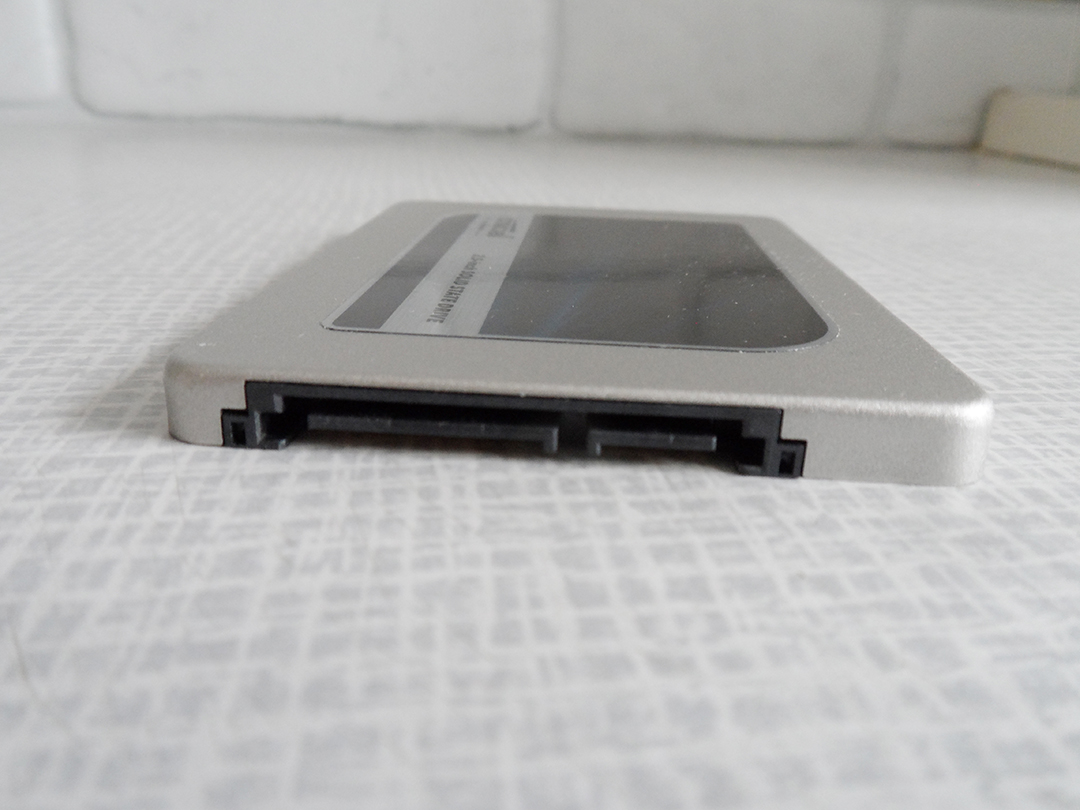 Crucial MX300 2.5 inch 275GB Internal SATA SSD CT275MX300SSD1 - Image 2