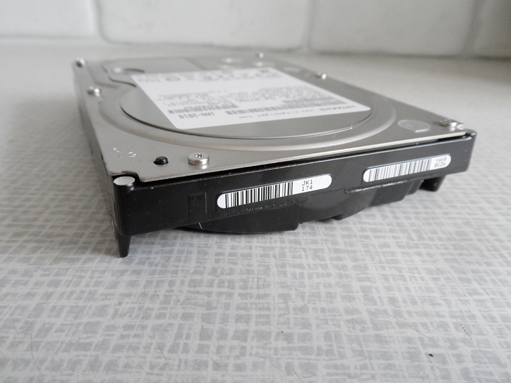 2TB Hitachi HDS722020ALA330 HGST Deskstar internal HDD - 120 hours use - Image 3