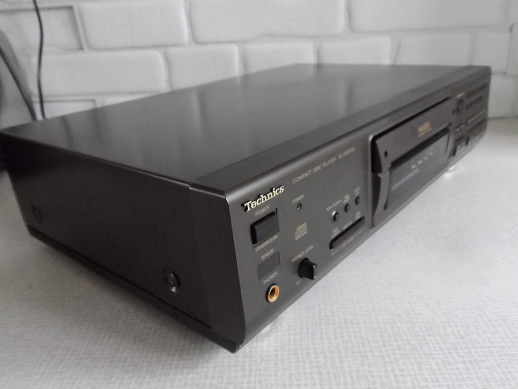 Technics SL-PS670D CD Player - Image 2