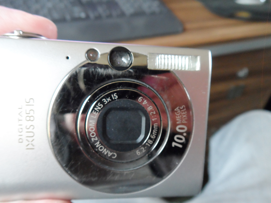 Canon Digital Ixus 85IS 10MP, great working condition - Image 3